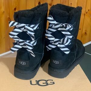 UGG CLASSIC SHORT BAILEY BOW STRIPE BLACK WOMEN BOOT US 6/ EU 37 - NIB